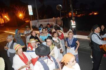 Peregrinación desde San Juan hacia Jinámar. ofrenda, reparto del potaje y festival folclórico (Foto TA y TF)